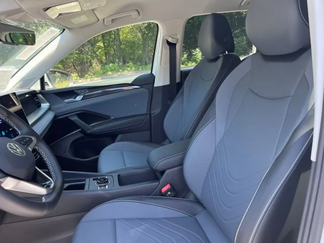 New 2026 White/off-white Volkswagen 2.0T SE image 8