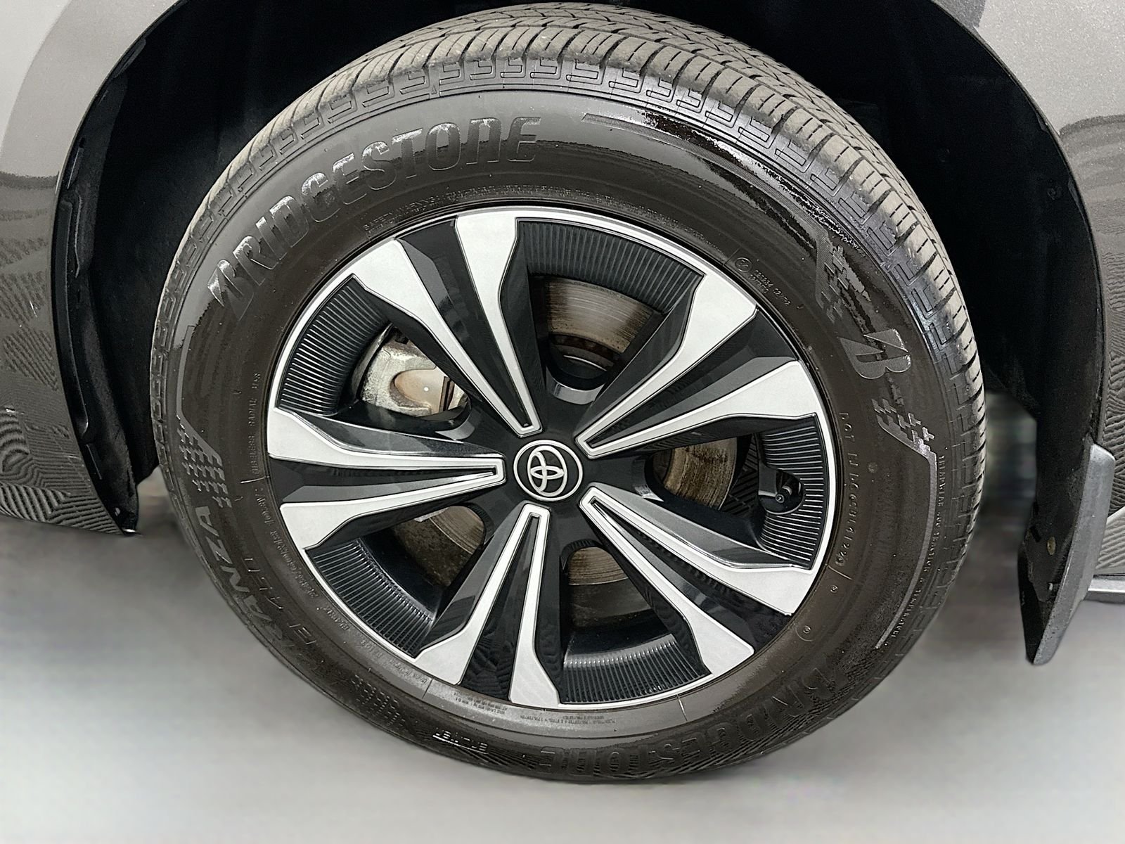 Used 2023 Heavy Metal Toyota XLE image 31