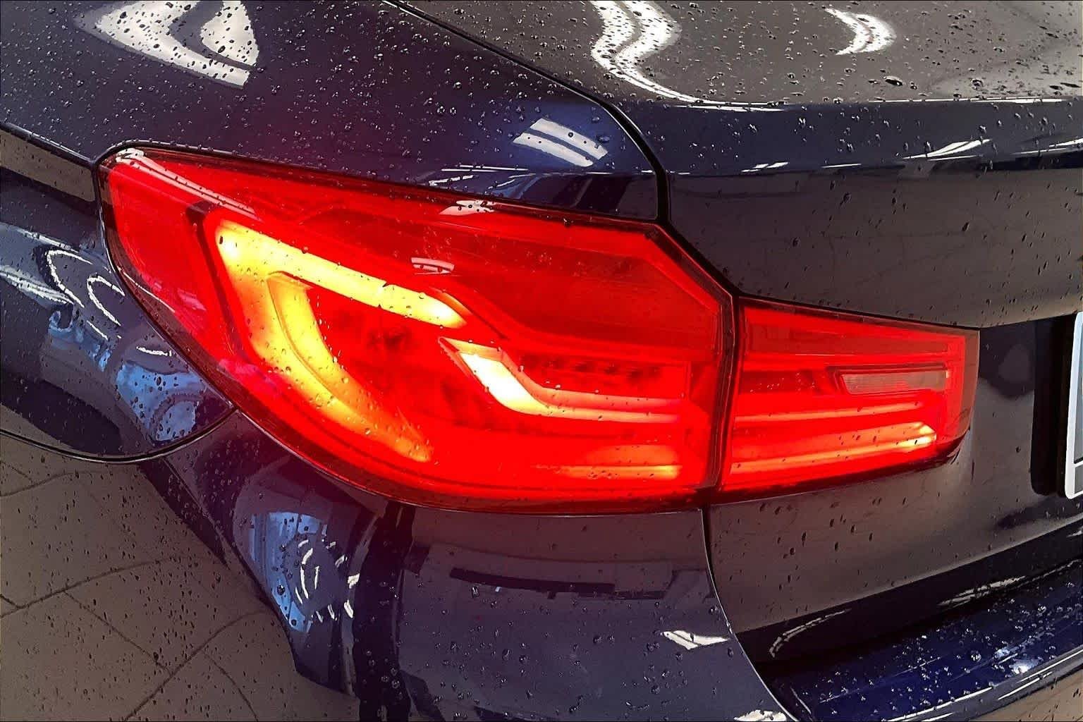 Used 2019 Mediterranean Blue Metallic BMW 530e iPerformance image 26