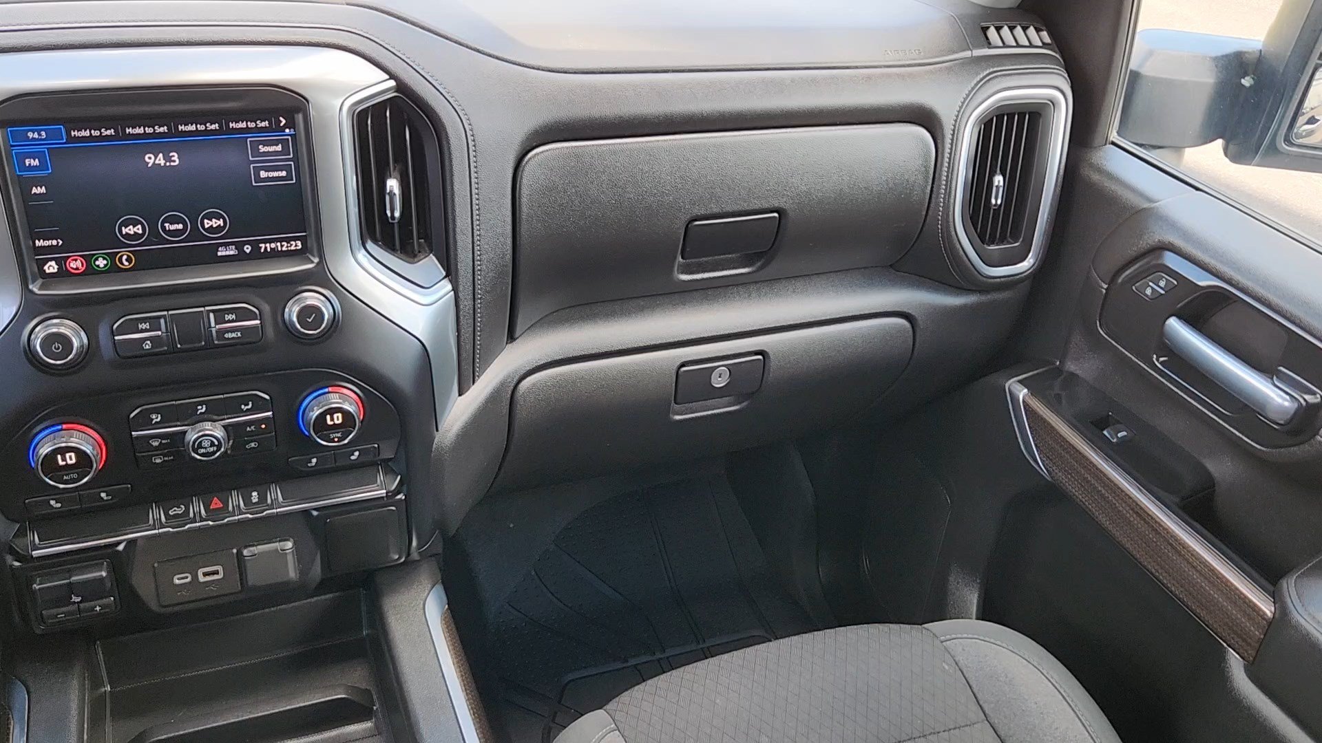 Used 2020 Black Chevrolet LT image 6