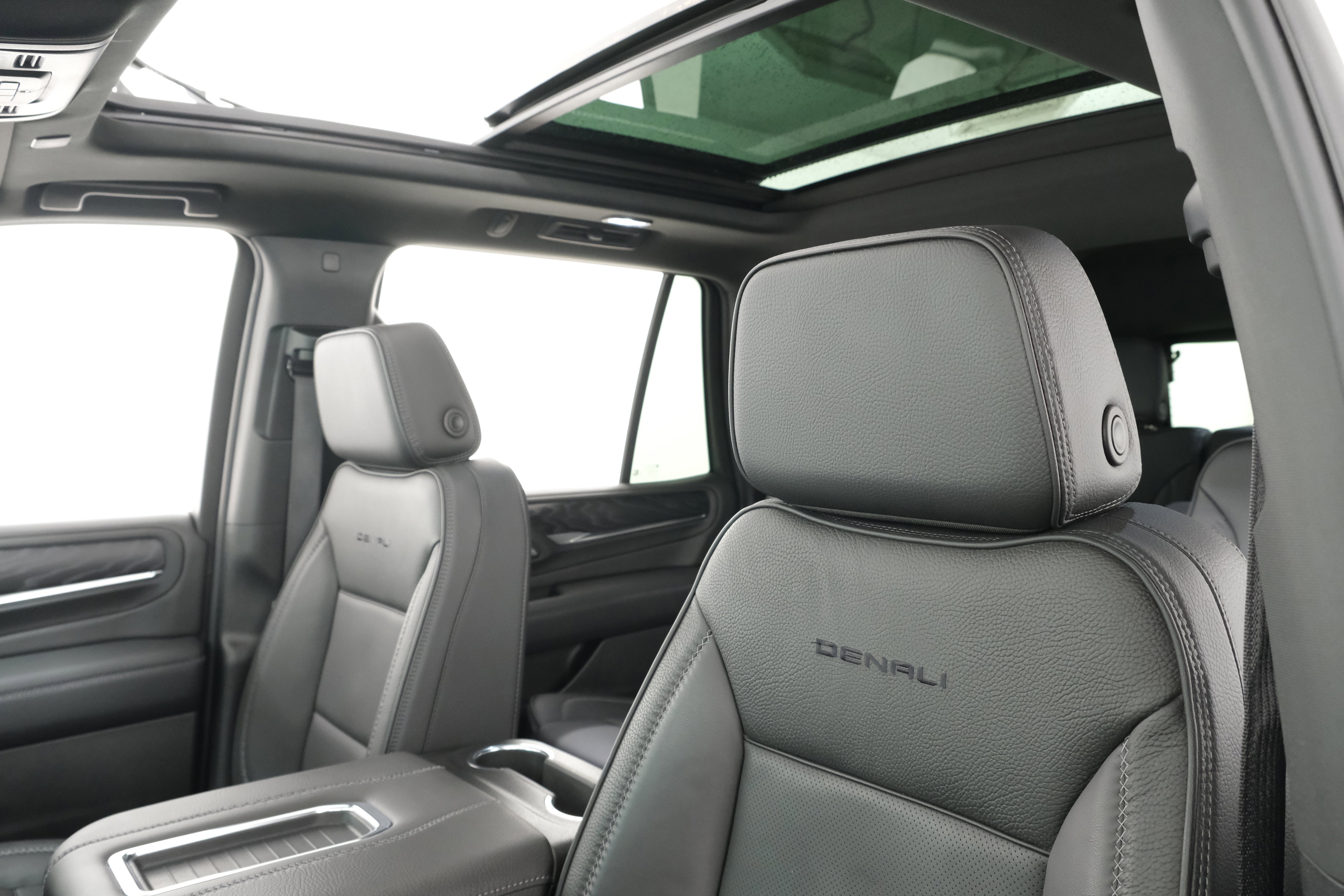 2024 GMC Yukon Denali - Photo 29