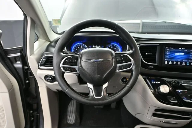 Used 2020 Gray Chrysler Touring L image 19