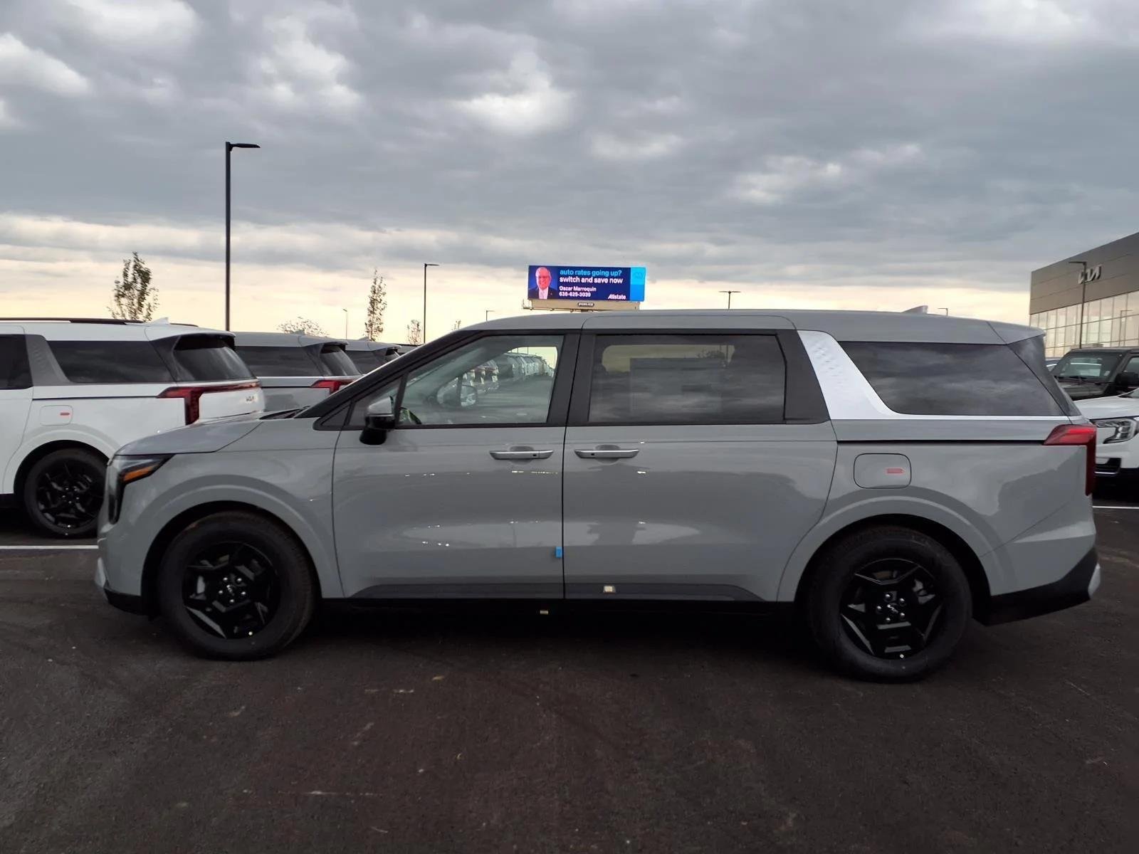 New 2027 Ceramic Silver Kia LXS image 16