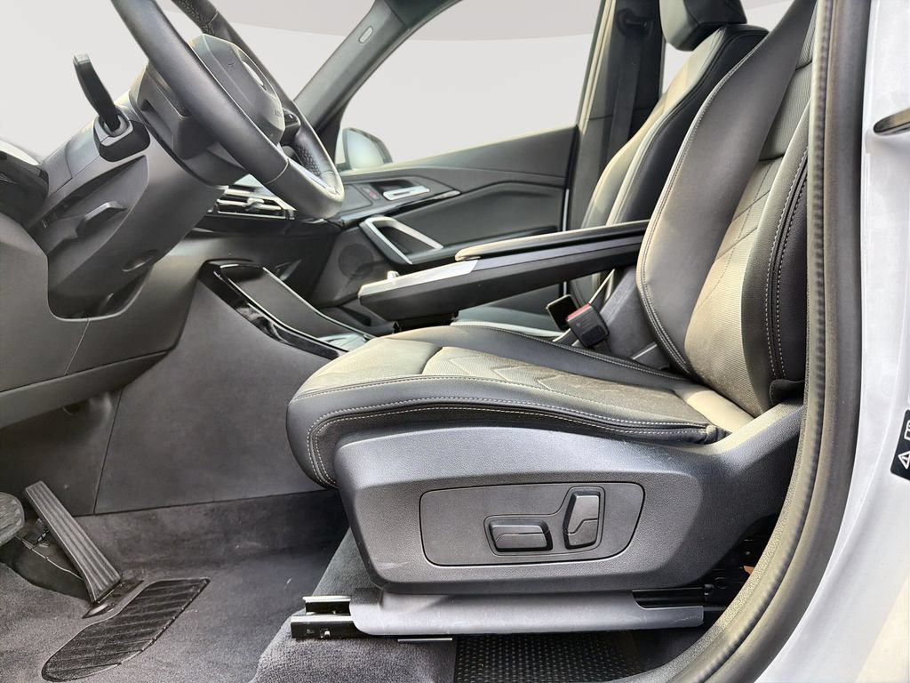 2025 BMW X1 28i - Photo 14