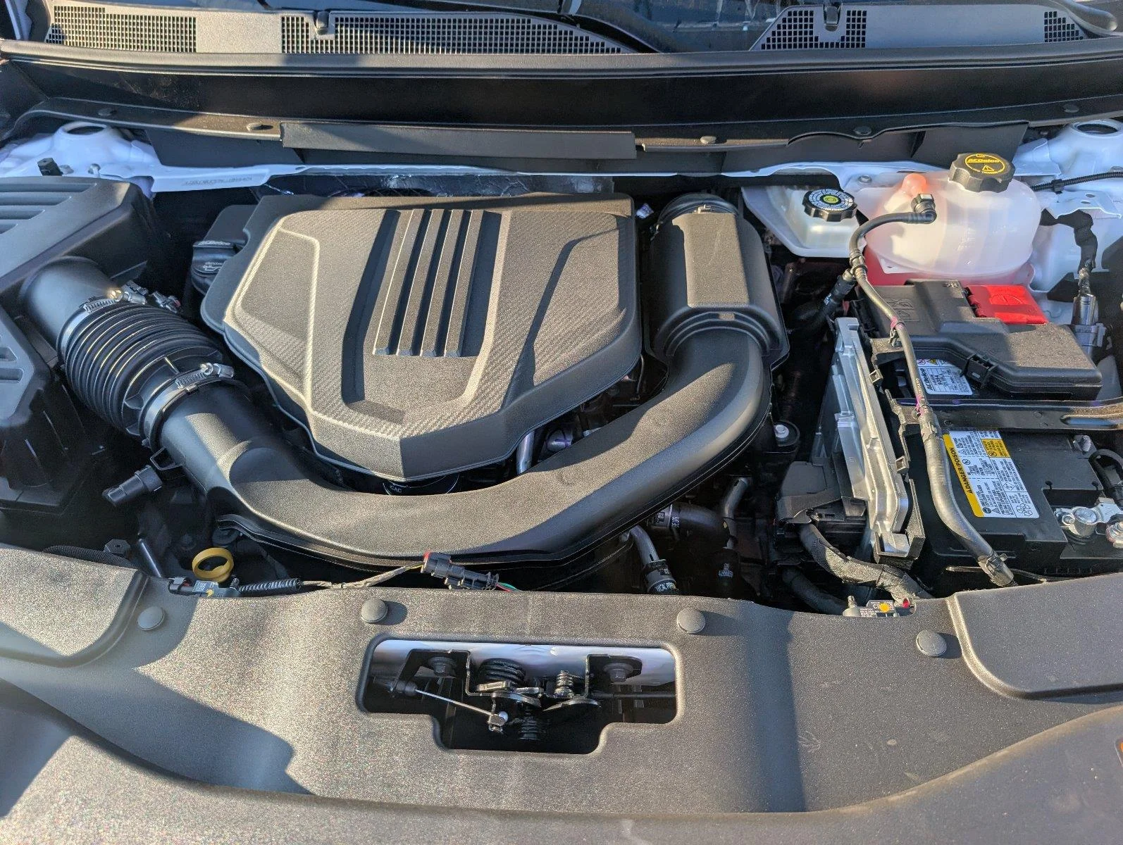 New 2027 Summit White GMC Elevation image 13