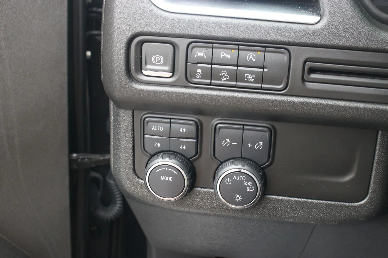 Used 2024 Black Chevrolet Z71 image 26