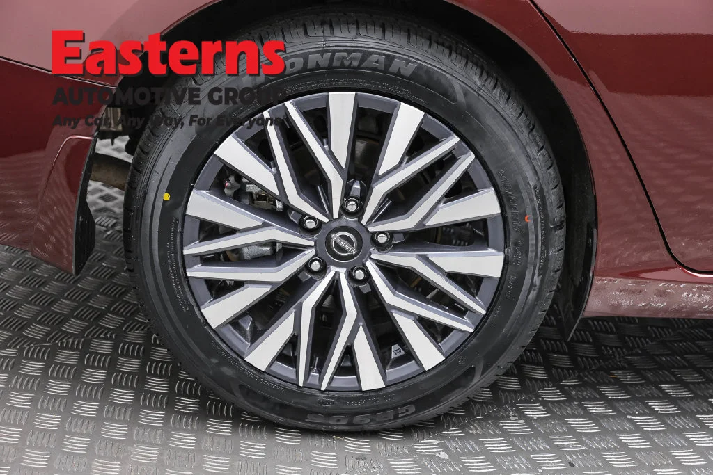 Used 2023 Red Nissan 2.5 SV image 32