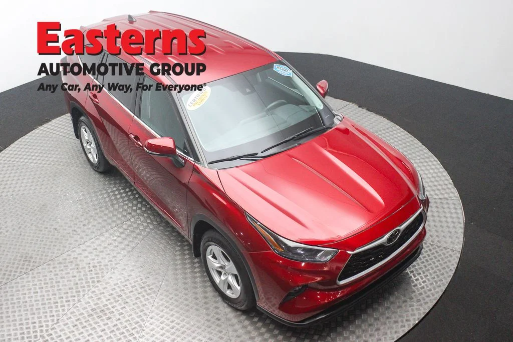 Used 2022 Red Toyota LE image 3