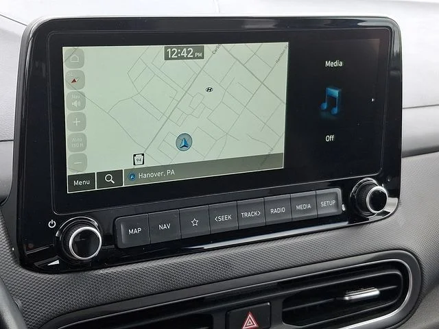 Used 2023 Green Hyundai SEL image 23