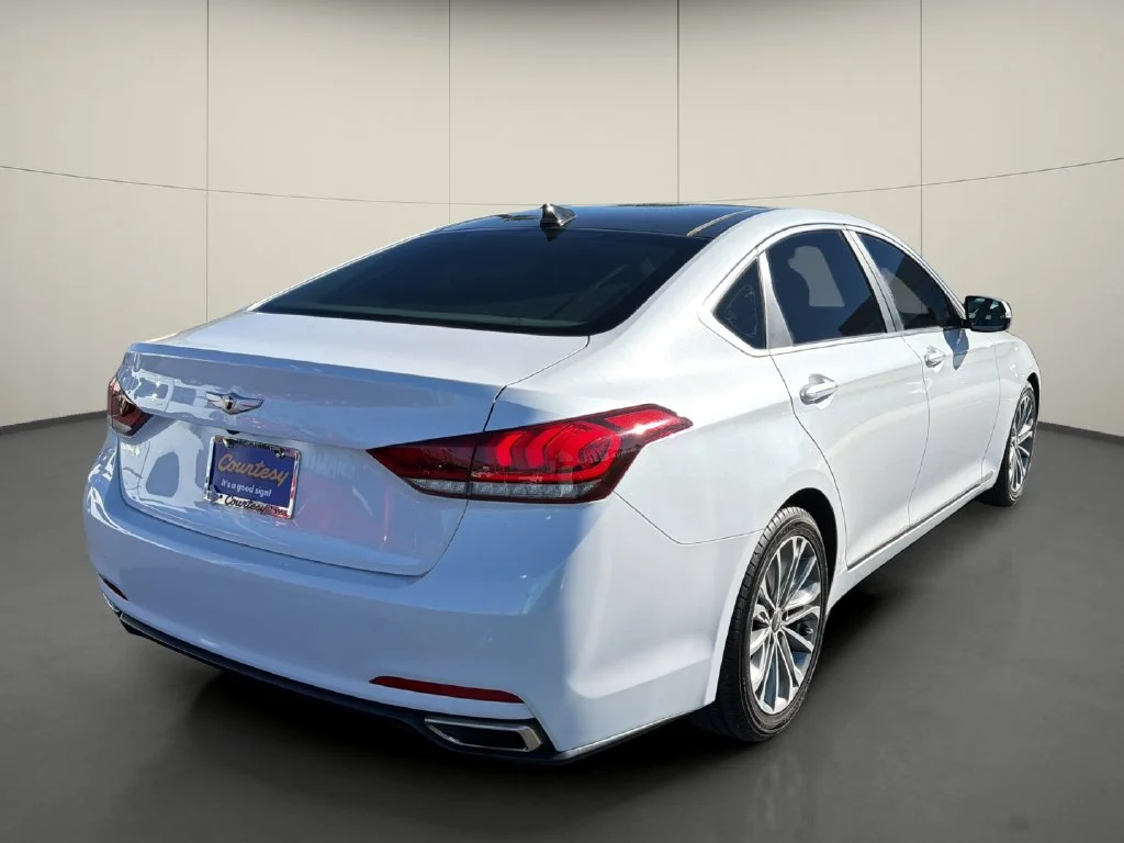 Used 2015 White Hyundai 3.8 image 4