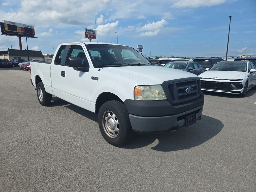 Used 2008 Oxford White Clearcoat Ford XL image 1