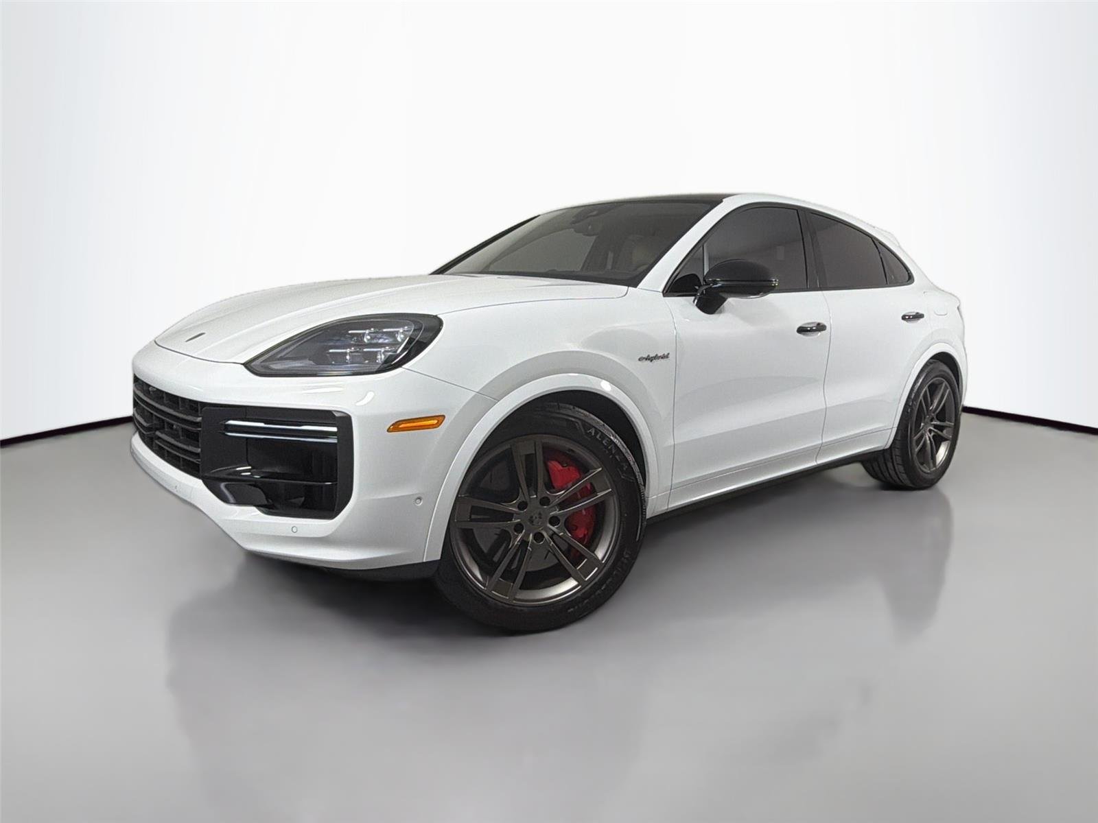2025 Porsche Cayenne Turbo E-Hybrid's photo