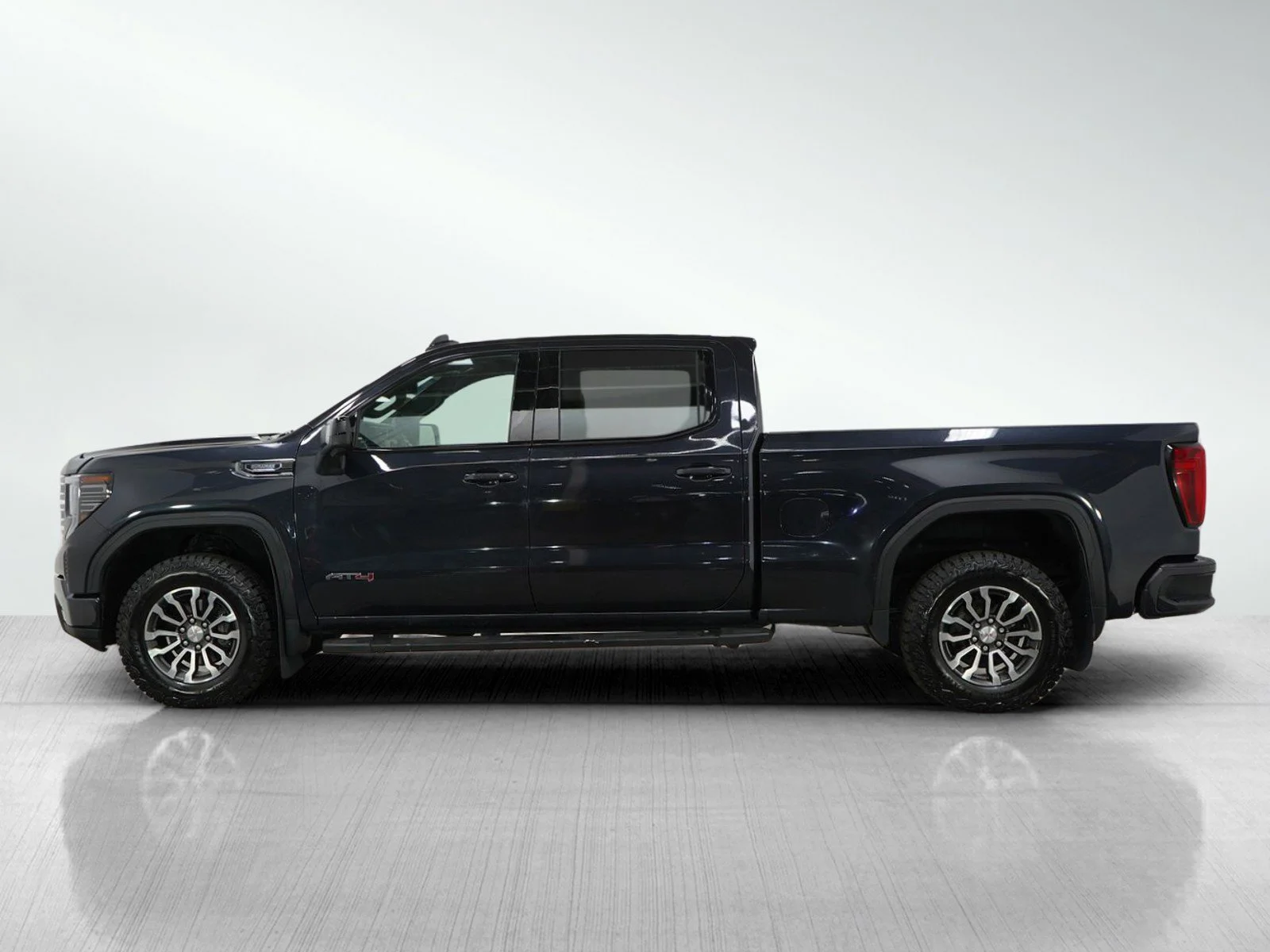 Used 2022 GMC Sierra 1500 AT4 with VIN 1GTUUEET3NZ594771 for sale in Wayzata, Minnesota