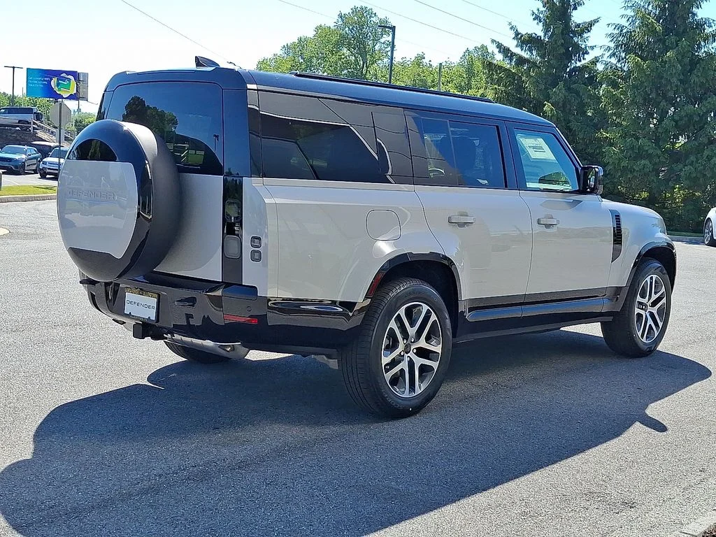 New 2026  Land Rover X-Dynamic SE image 3