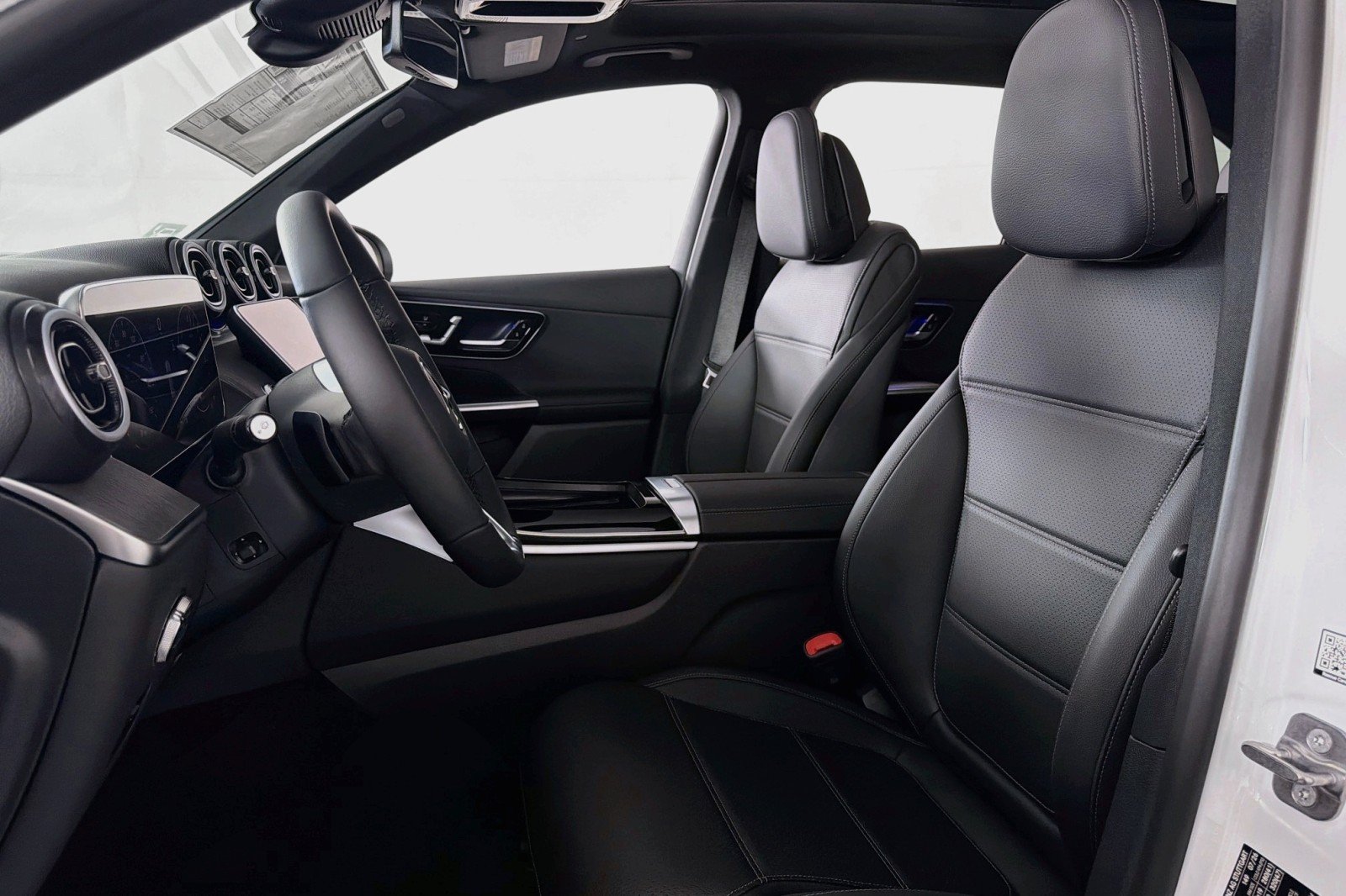 New 2027 Polar White Mercedes-Benz GLC 350e 4MATIC® SUV image 16
