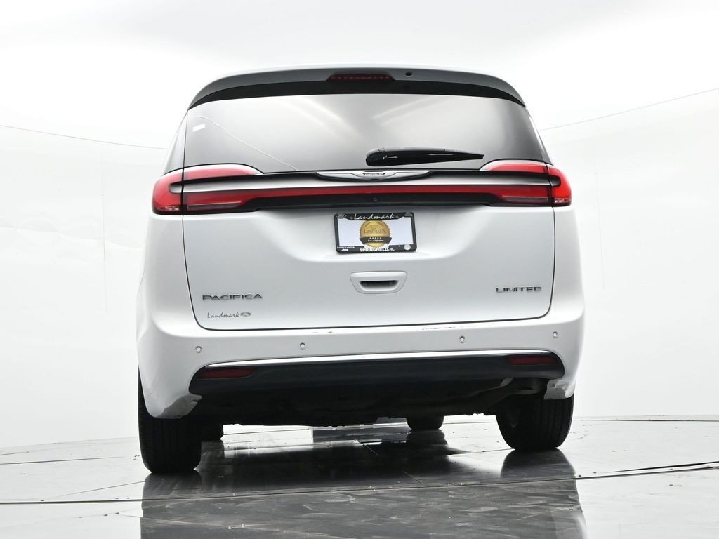 Used 2023 Bright White Clearcoat Chrysler Limited FWD image 19