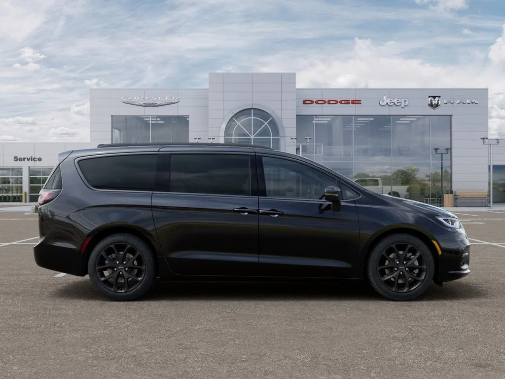 New 2026 Diamond Black Crystal Pearl-Coat Exterior Paint Chrysler Limited image 22