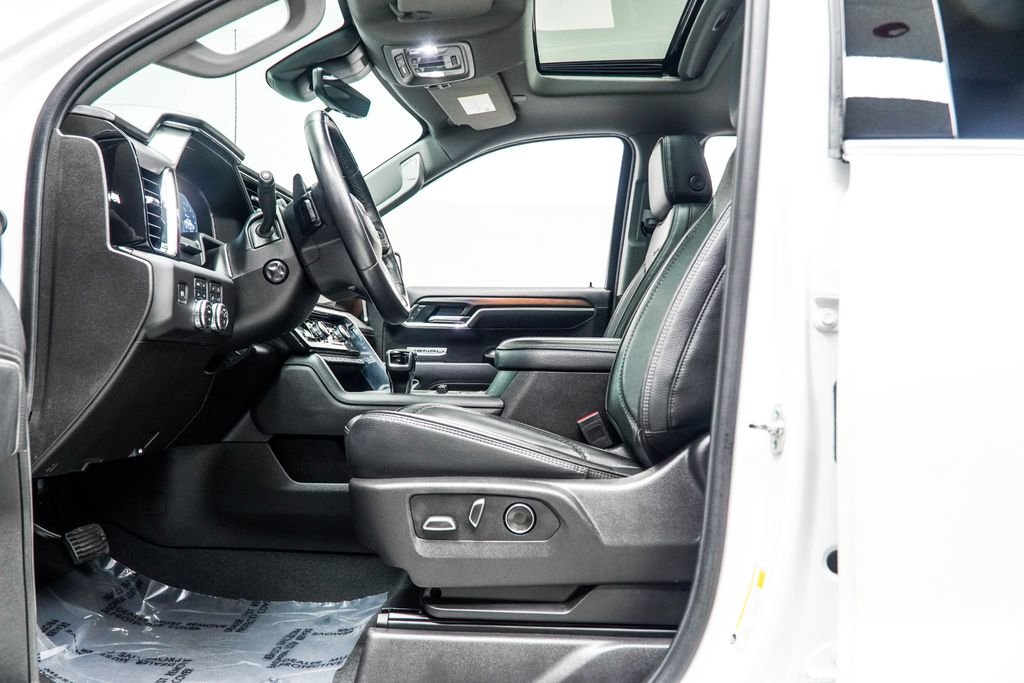 Used 2025 White GMC Denali image 39