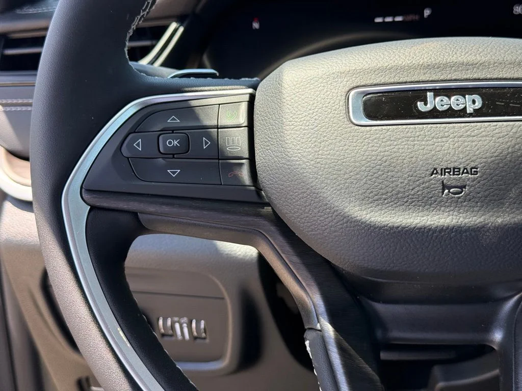 New 2026 Baltic Gray Metallic Clear-Coat Exterior Paint Jeep Altitude image 14