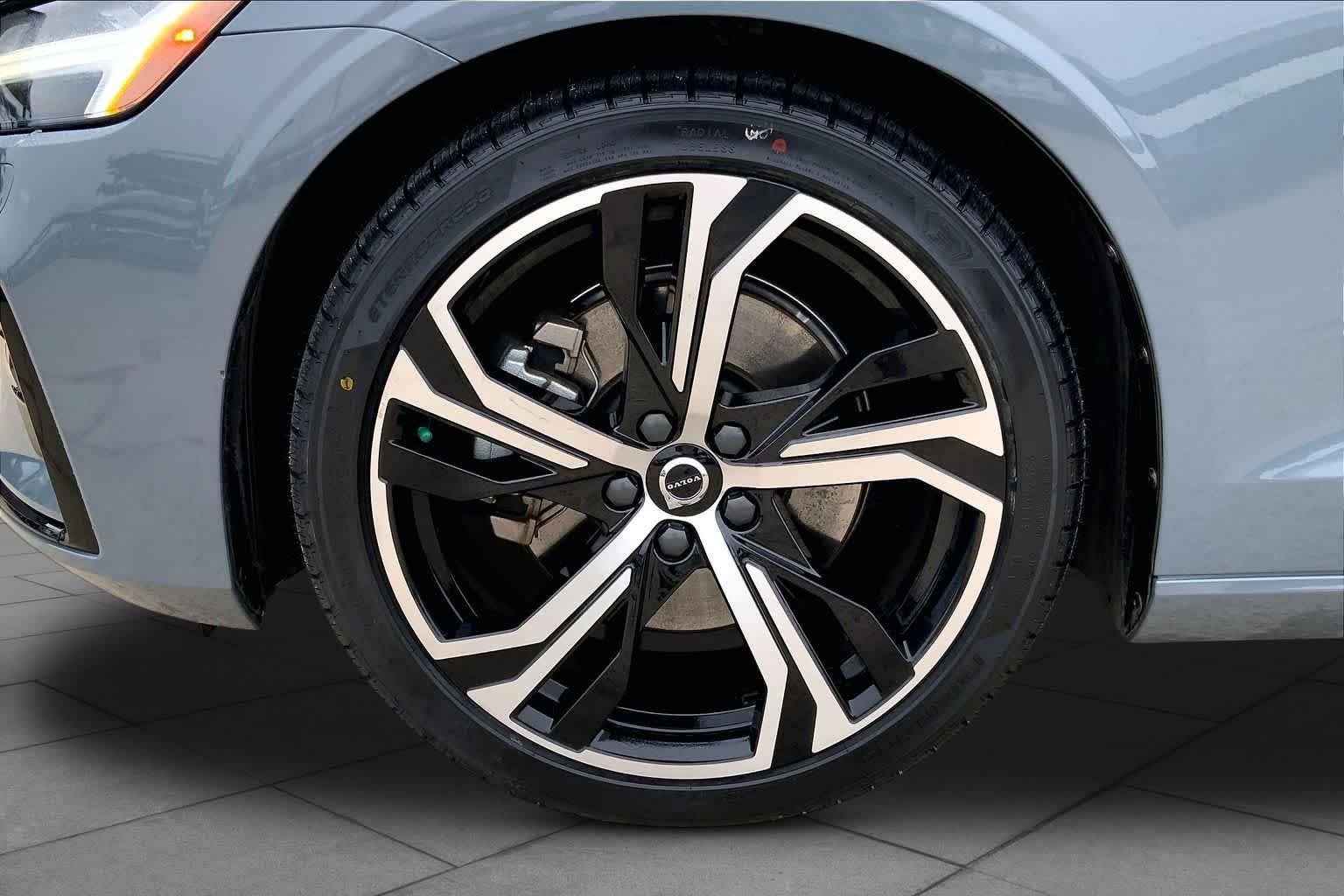 Used 2023 Thunder Grey Metallic Volvo Core Dark Theme image 11