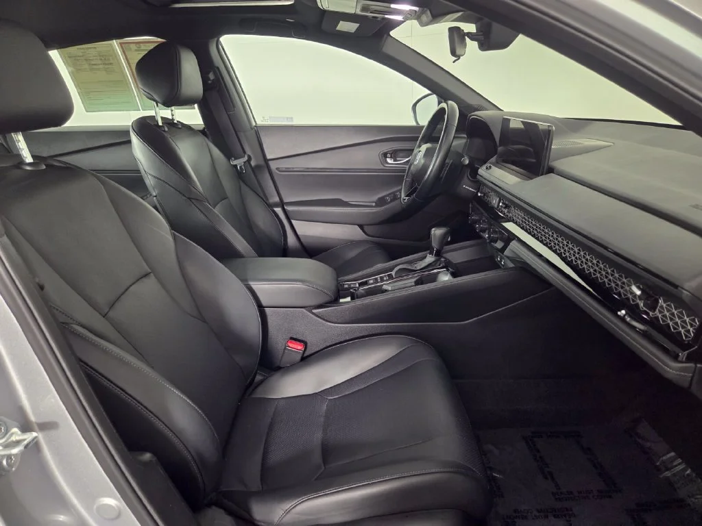Used 2025 Solar Silver Metallic Honda Sport-L image 32