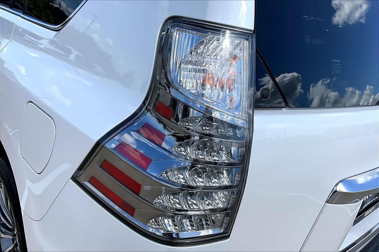 Used 2023 Eminent White Pearl Lexus Luxury image 29