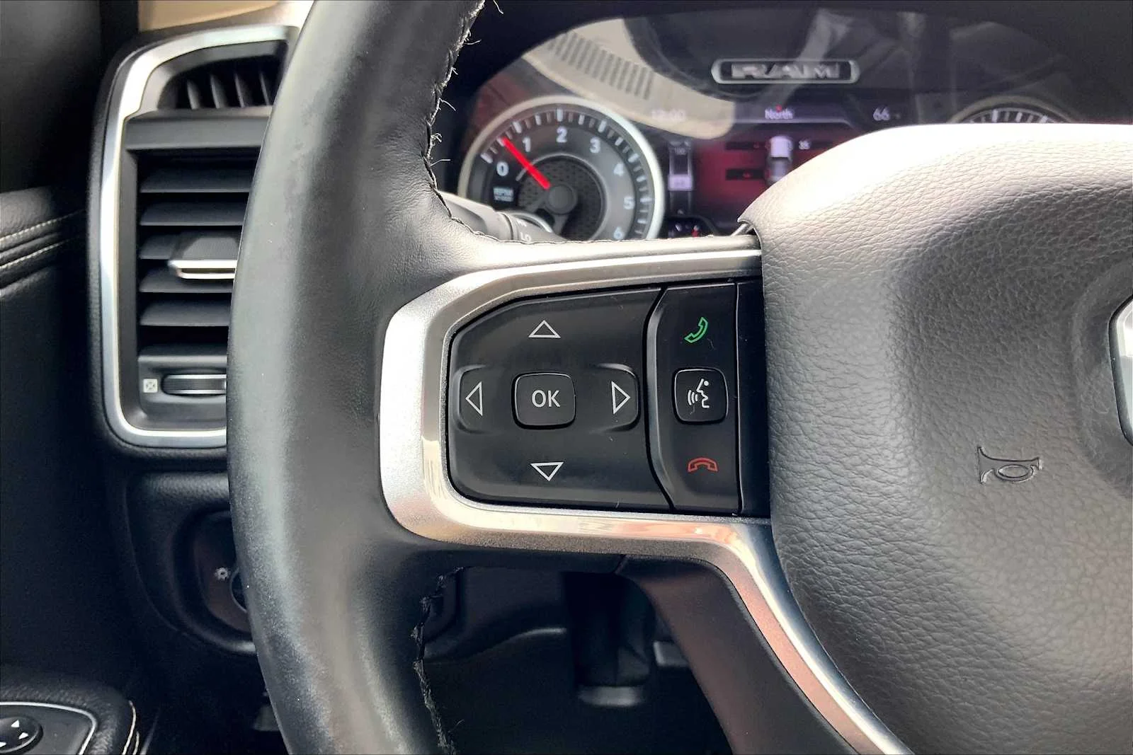 Used 2019 Billet Silver Metallic Clearcoat Ram Laramie image 22