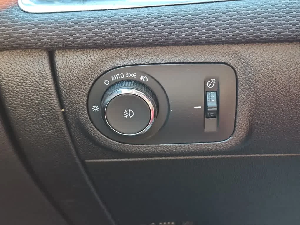 Used 2019 Summit White Chevrolet LT image 18