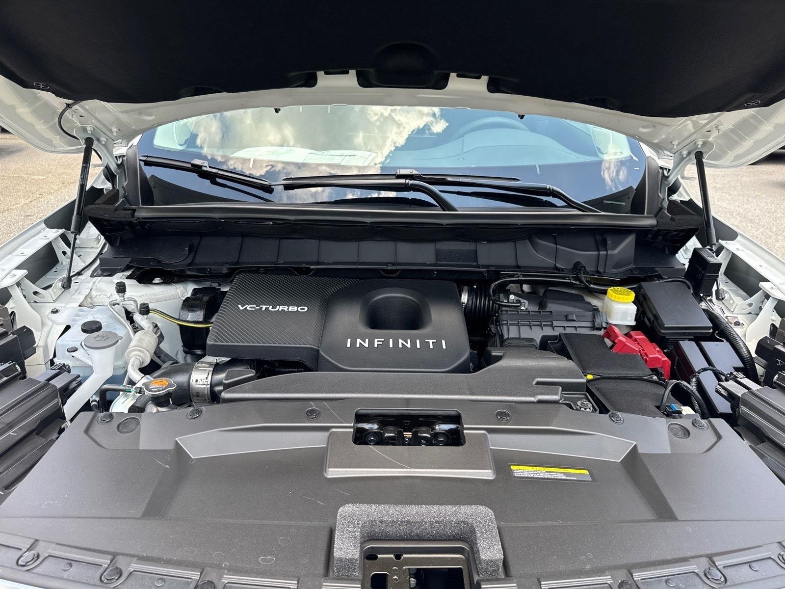 New 2027 RADIANT WHITE INFINITI Luxe FWD image 11
