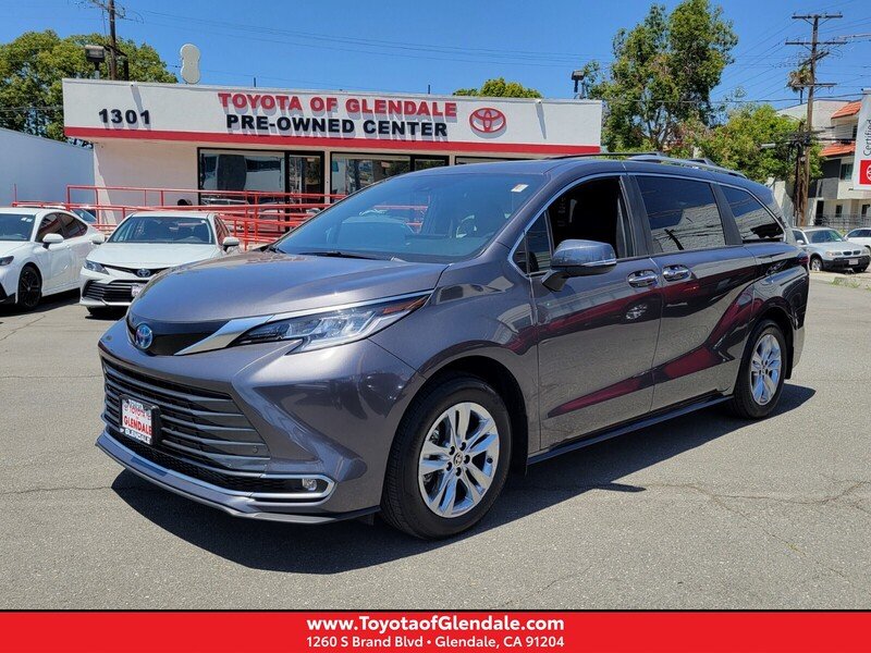 2025 Toyota Sienna Limited 7-Passenger Hybrid AWD's photo