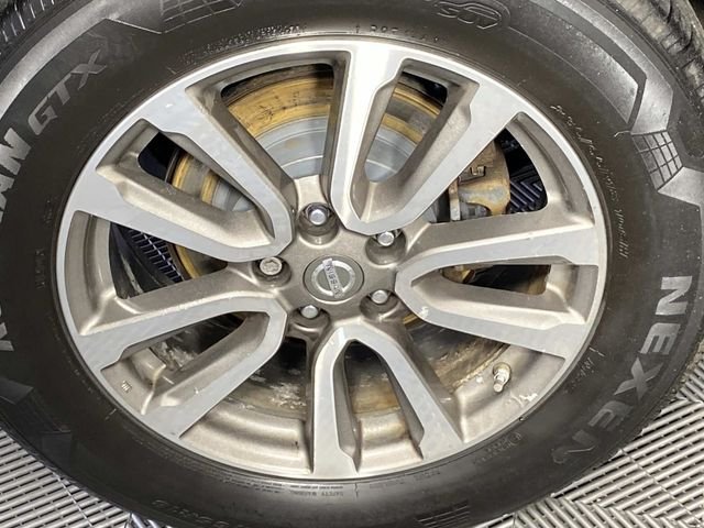 Used 2014 Gray Nissan SV image 29