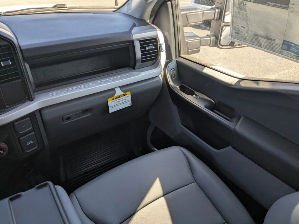 New 2025 Oxford White Ford XL image 17