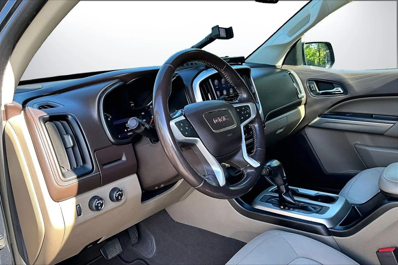Used 2020 Blue GMC SLE1 image 18