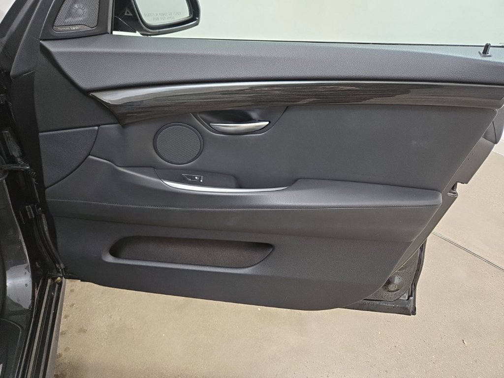 Used 2017 Dark Graphite BMW 535i xDrive Gran Turismo image 31