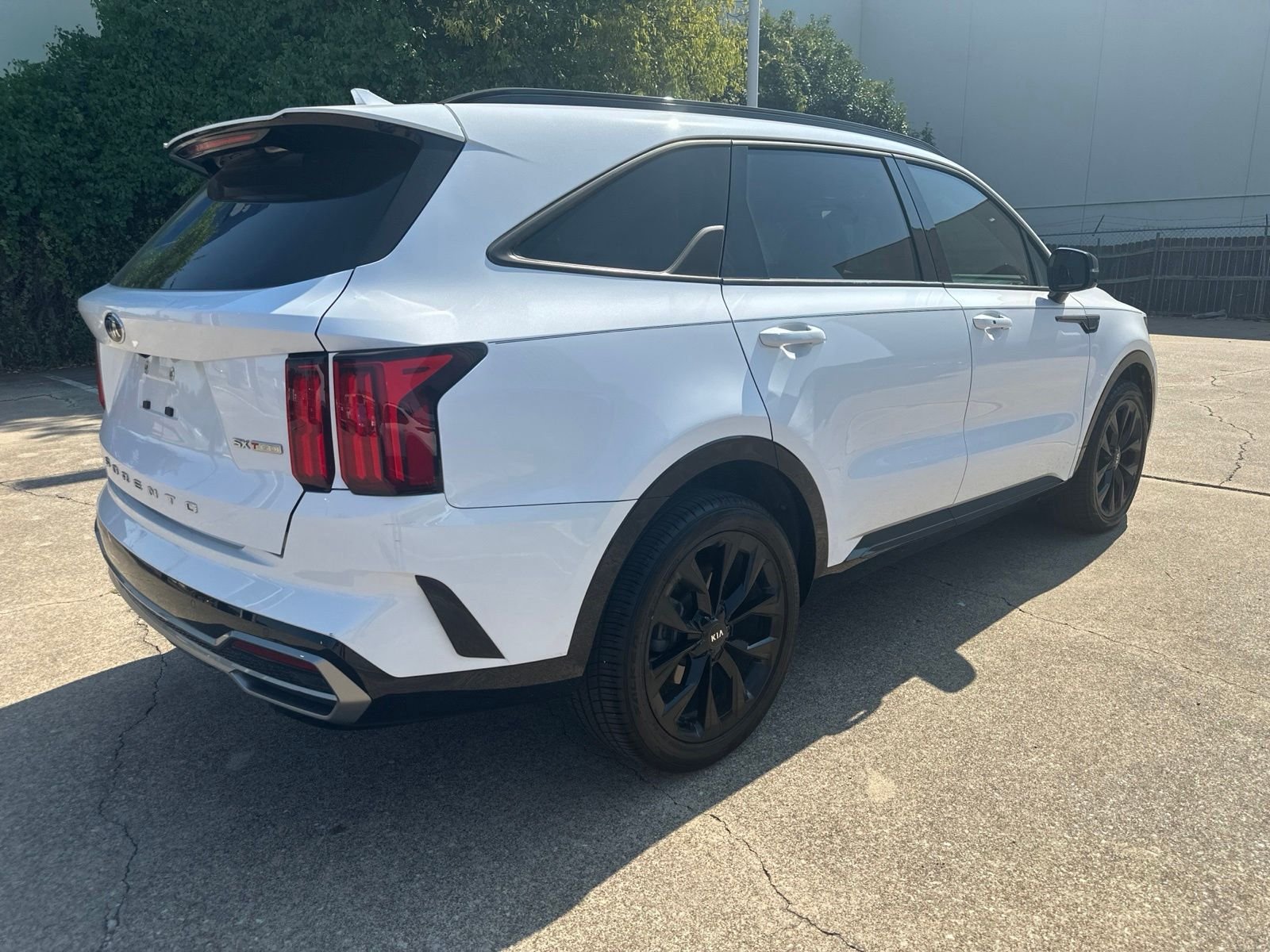 Used 2021 White Pearl Kia SX image 6