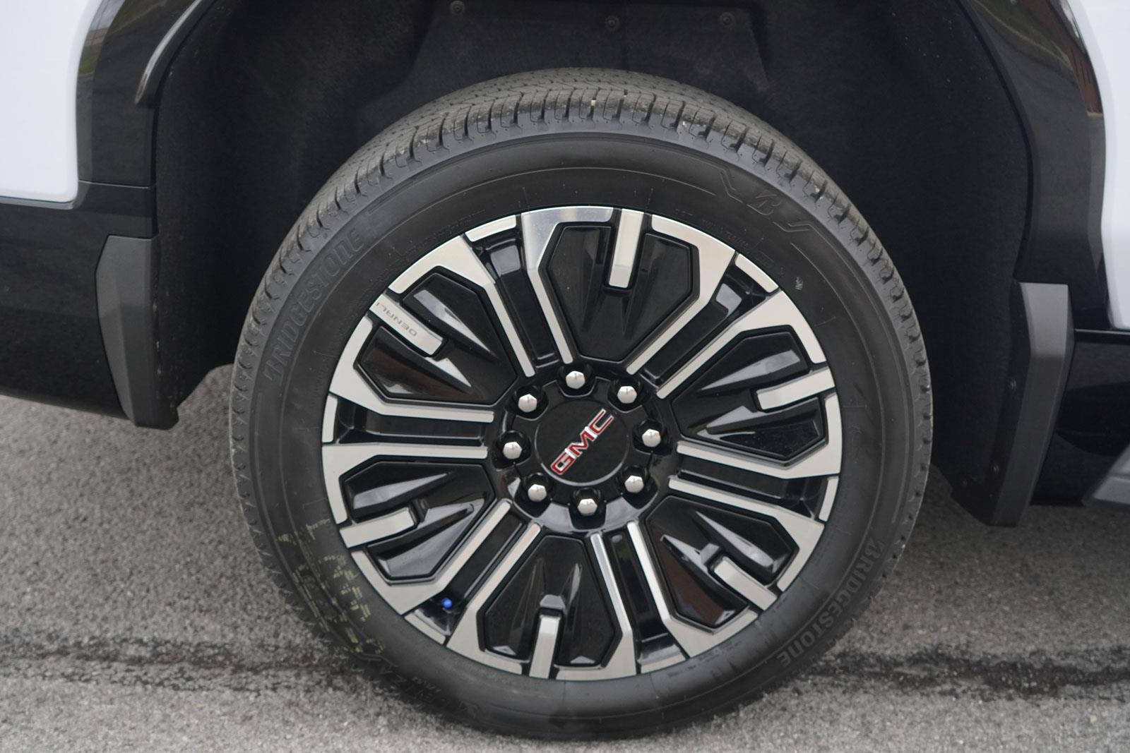 New 2026 Glacier White Tricoat GMC Denali Standard Range image 14