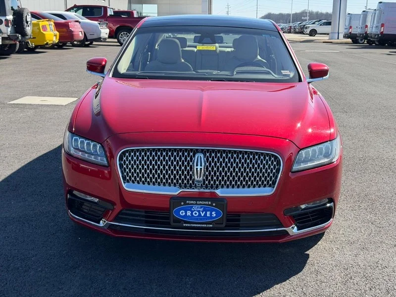 Used 2020 Red Carpet Lincoln Reserve image 2
