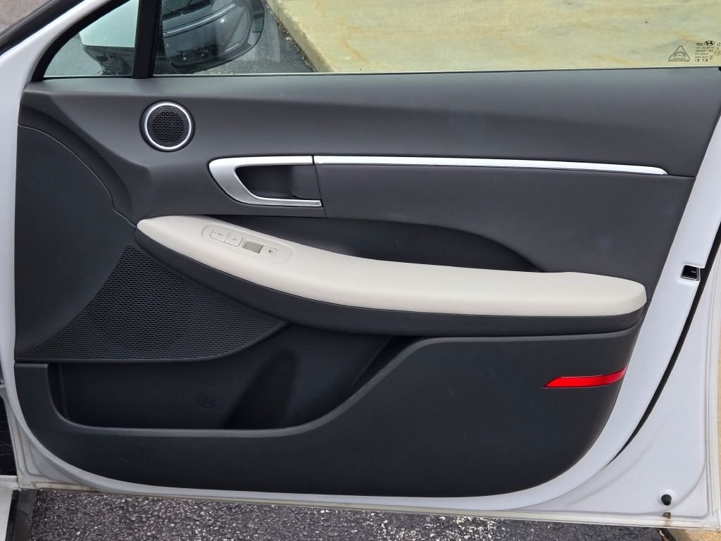 Certified Used 2026 White Hyundai SEL Sport image 4