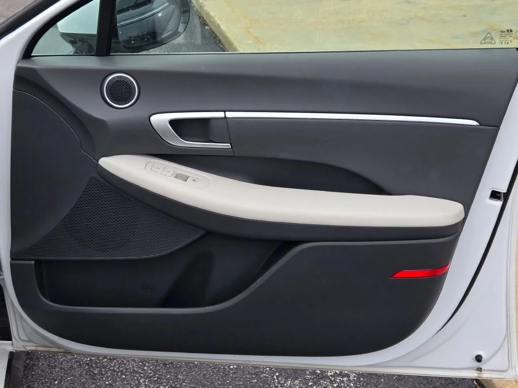 Used 2026 White Hyundai SEL Sport image 4