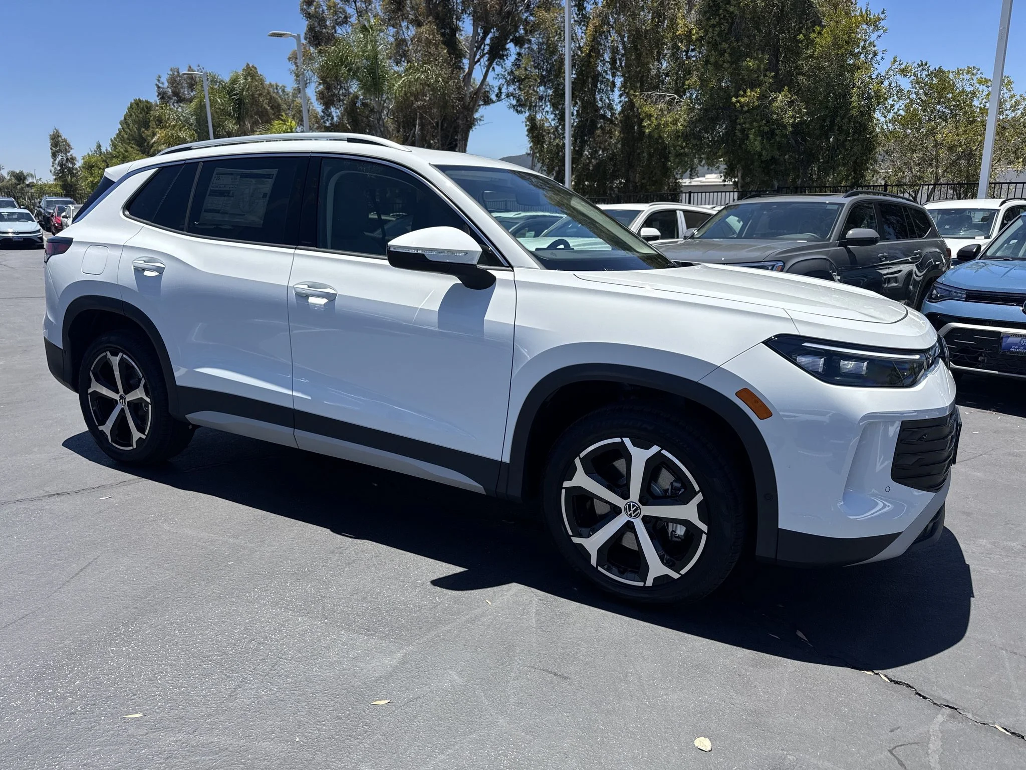 New 2026 Pure White Volkswagen SE image 1