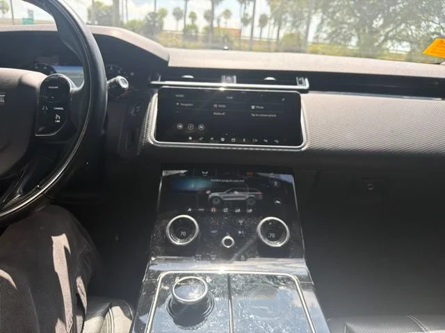 Used 2019 Indus Silver Metallic Land Rover R-Dynamic SE image 9