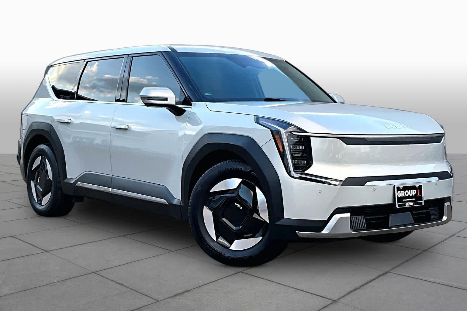 Used 2026 Kia EV9 Light L/R with VIN 5XYAB5S10TG008647 for sale in Austin, TX