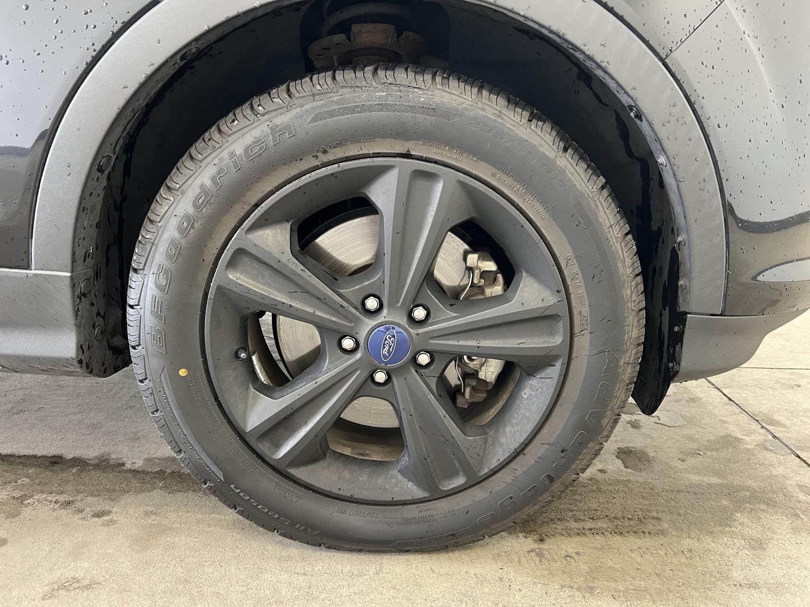 Used 2016 Shadow Black Ford SE image 8