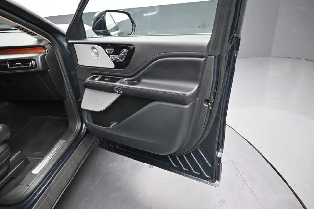 Certified Used 2021 Flight Blue Lincoln Reserve image 34