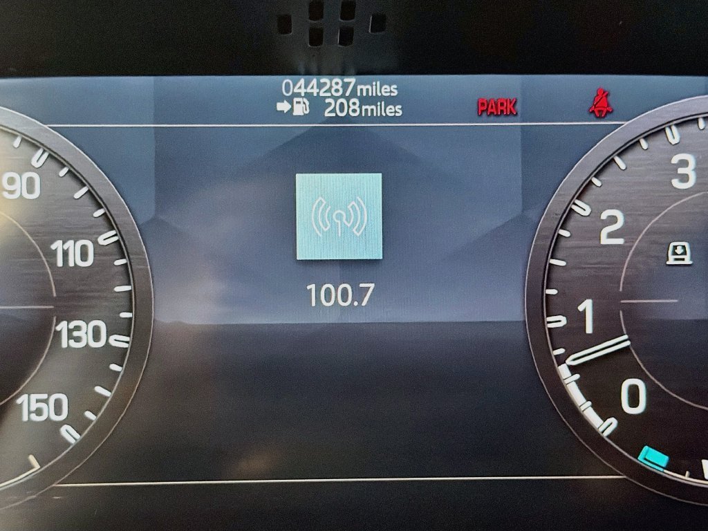 Used 2021 Blue Land Rover SE image 12