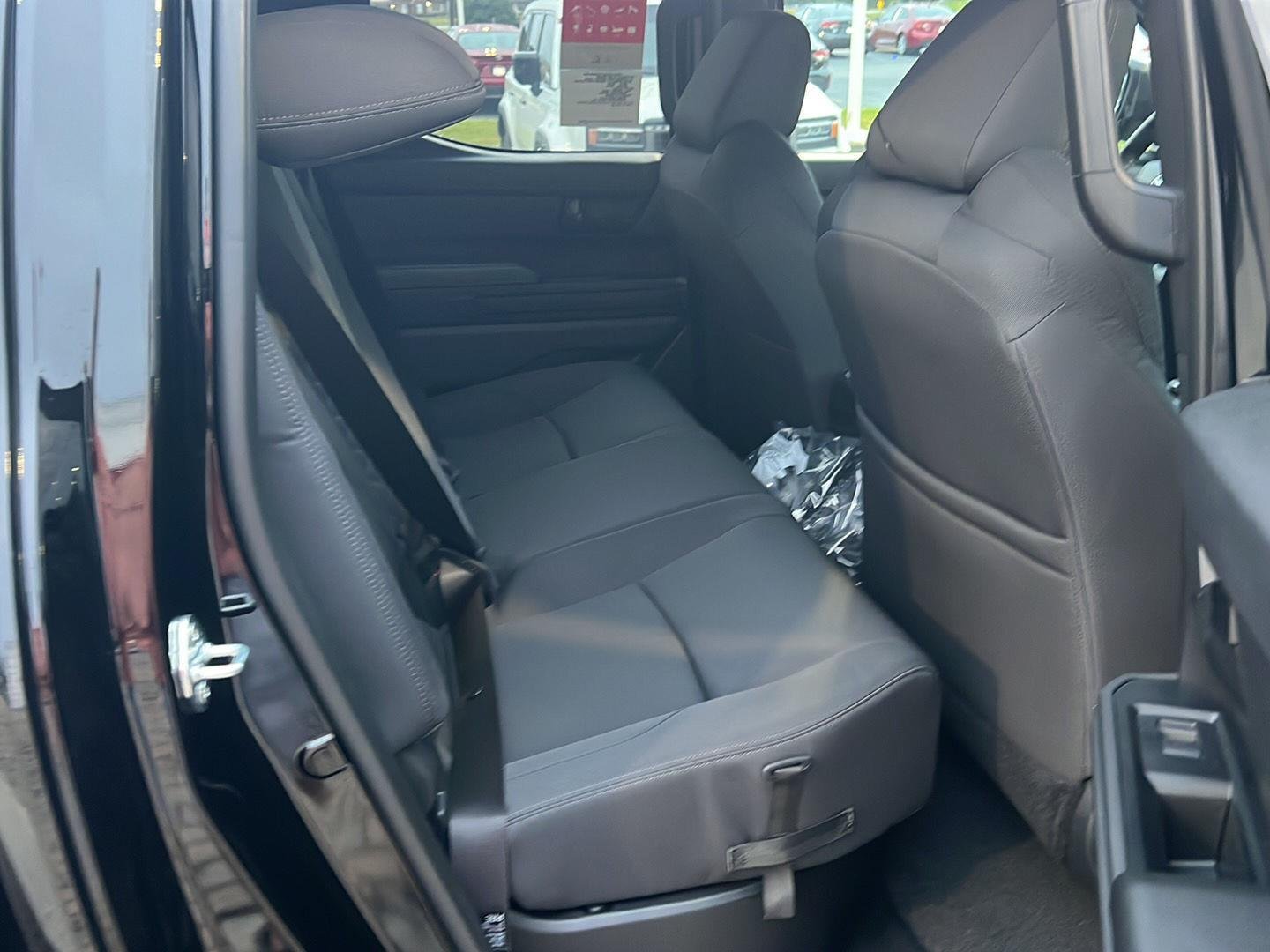 2025 Toyota Tacoma SR5 - Photo 11