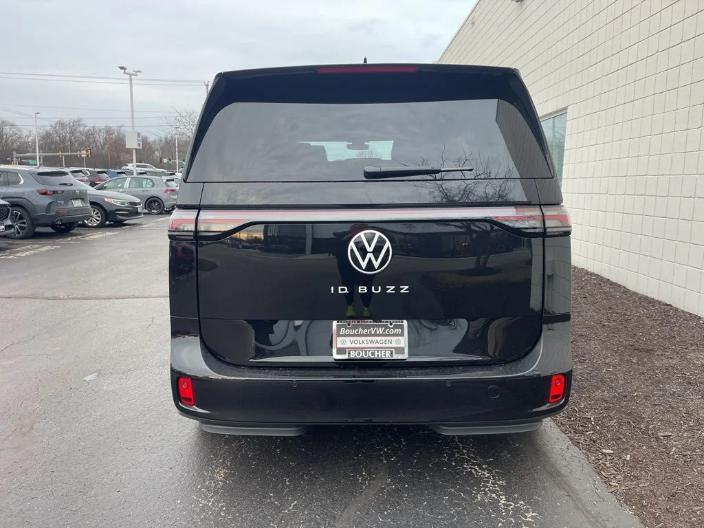 New 2025 Deep Black Pearl Volkswagen Pro image 4