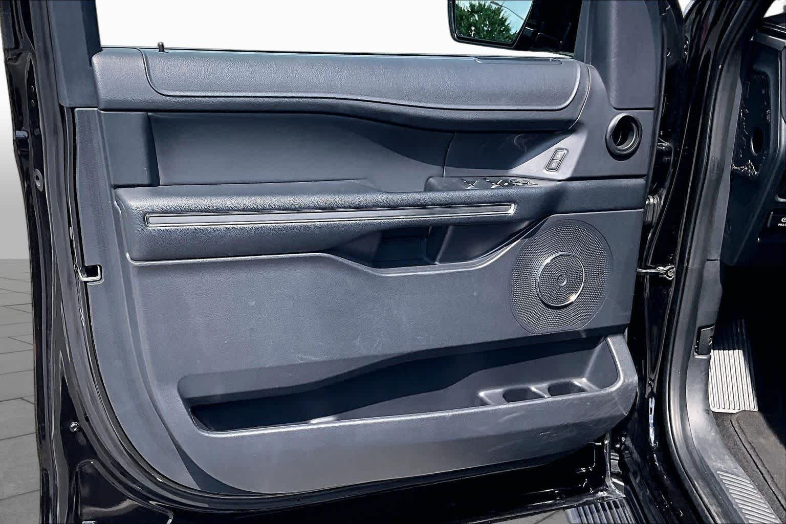 Used 2024 Agate Black Metallic Ford XLT image 22