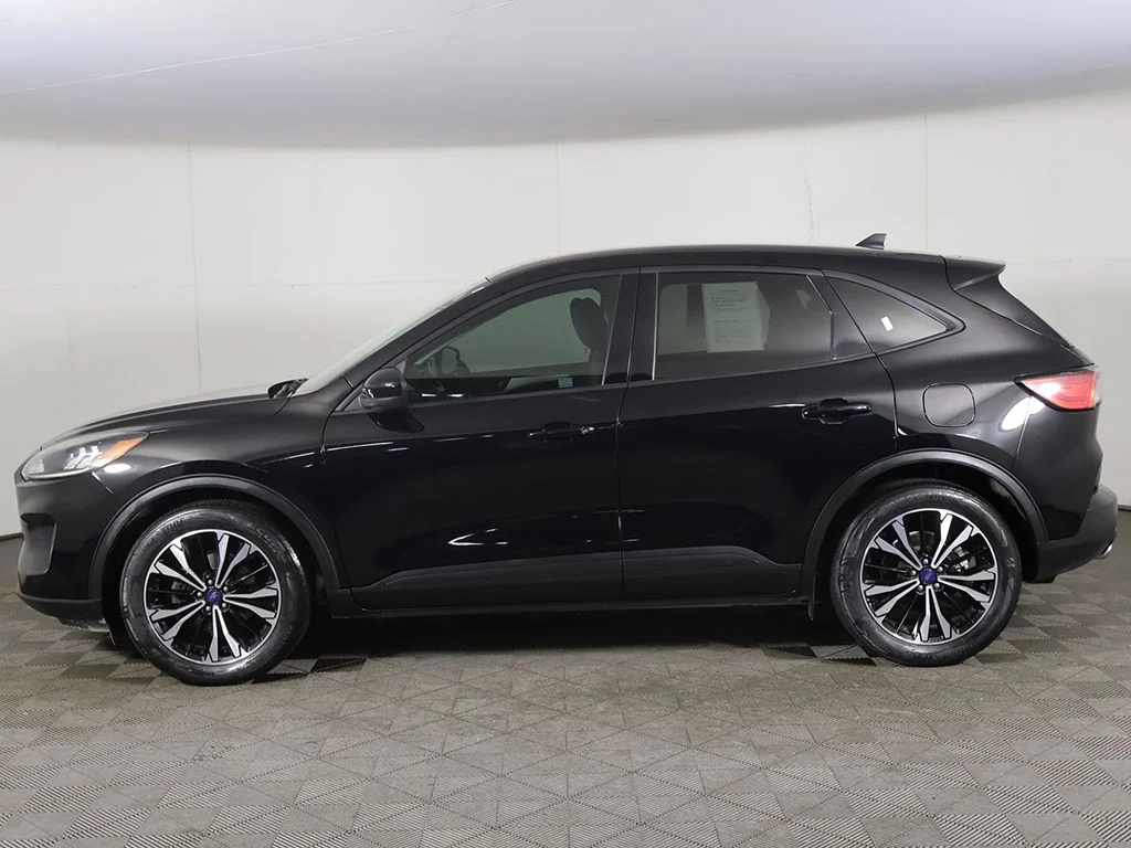 Used 2022 Black Ford SE image 15