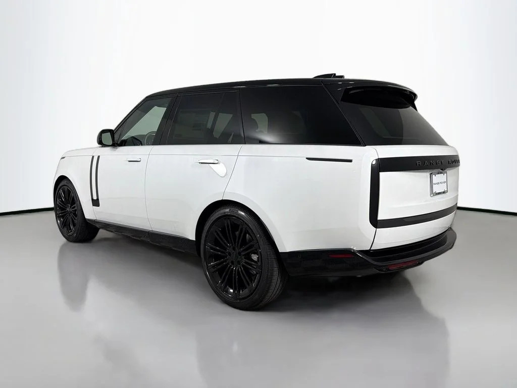 New 2026 Ostuni Pearl White Land Rover SE image 7
